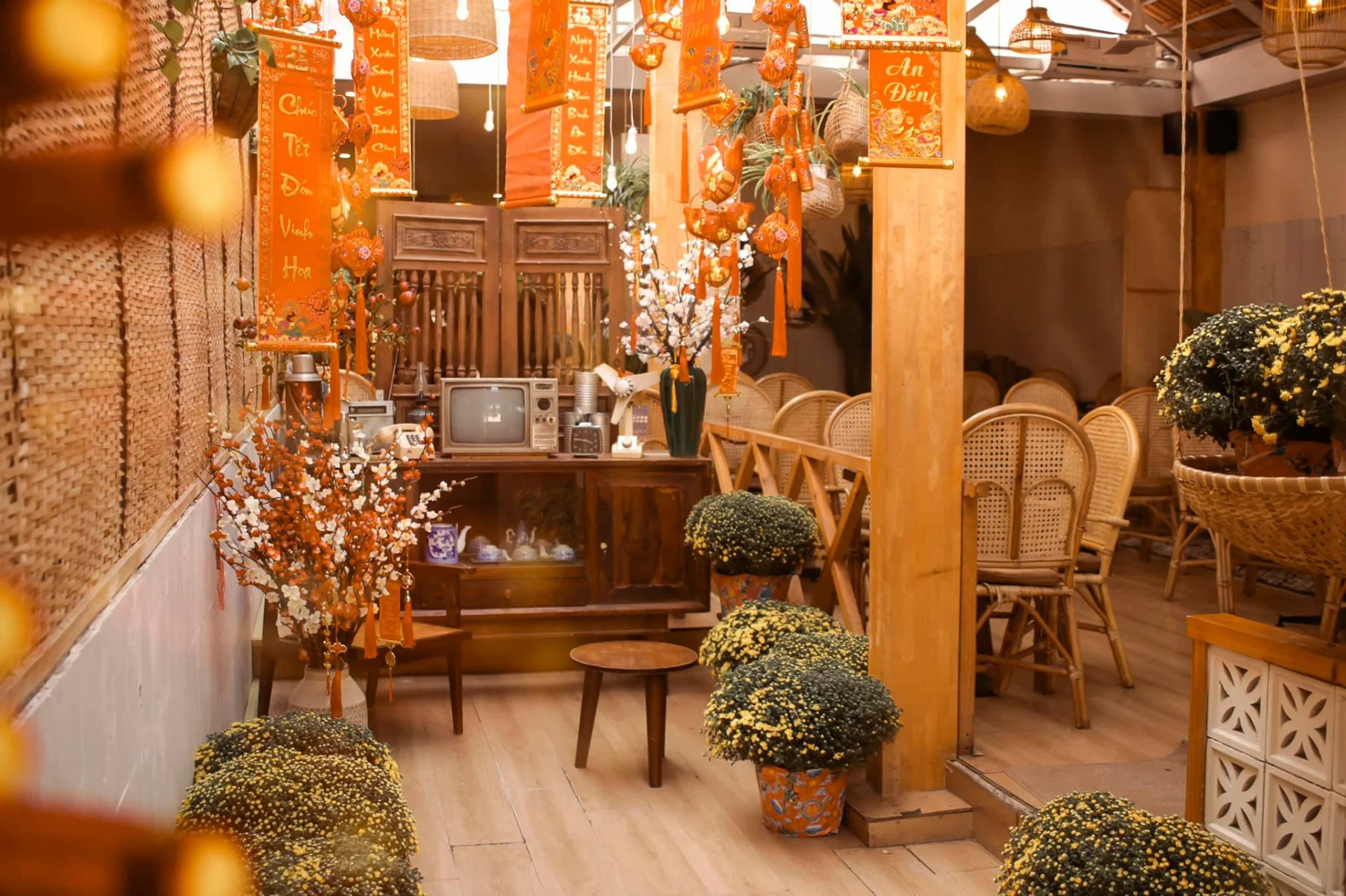 trang trí tết quán cà phê